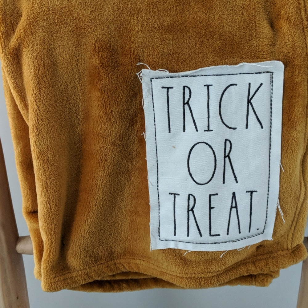 Rae Dunn "Trick or Treat" Blanket